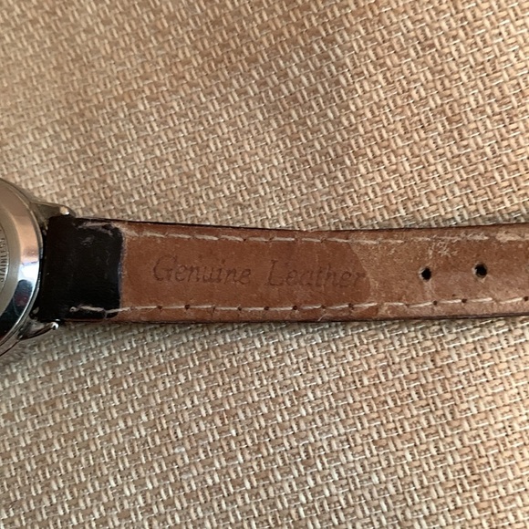 TIMEX Women's Vintage K8 Goldtone Watch - Picture 9 of 9